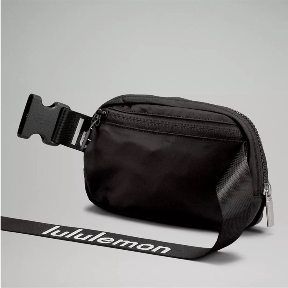 Lululemon Everywhere Belt Bag